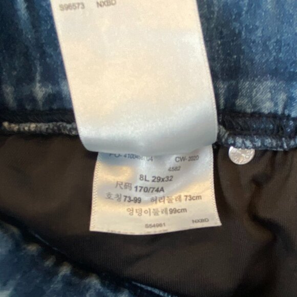 Signature By Levi's Woman's Jeans 8L Totally Shaping Pull-On Skinny 29x32 Medium - Picture 10 of 12